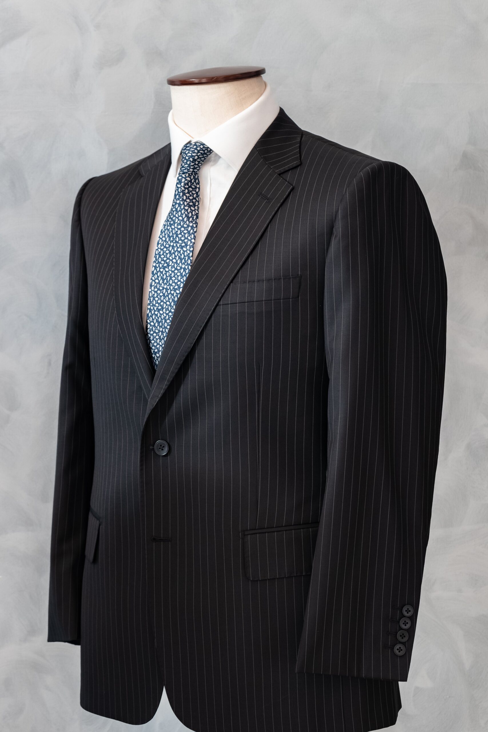 suits makers | WE STITCH THE SUITS THAT SUITS YOU!